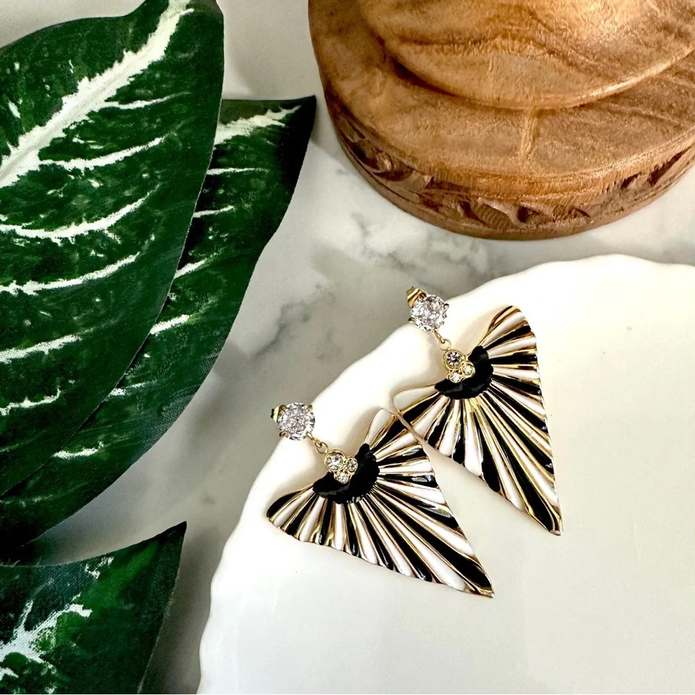 2/30🌵 Black & White Stripe Gold Triangle Art Deco Earrings Vtg Style Gift NEW
